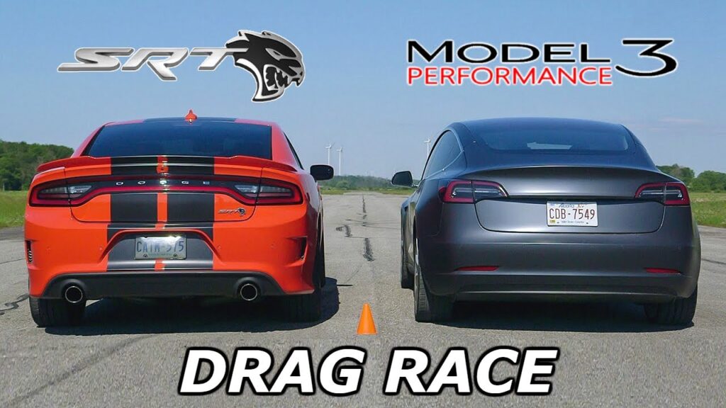 Dodge Charger Hellcat vs Tesla Model 3 Performance Drag Race